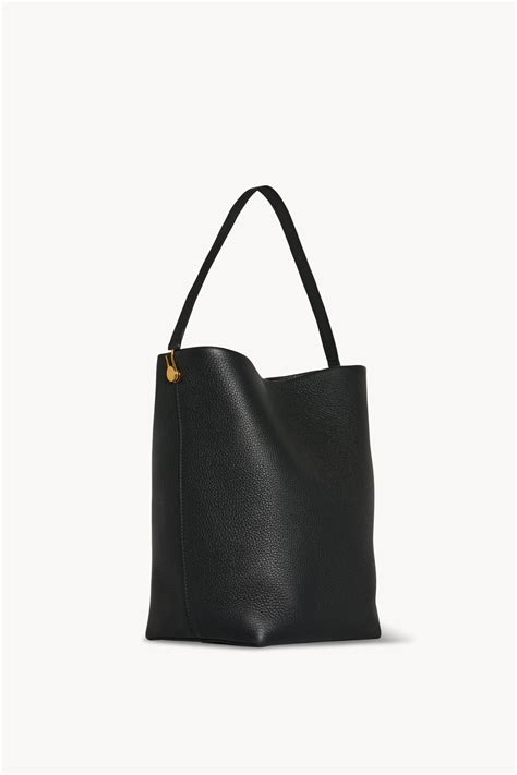 Medium tote bag with hook closure 